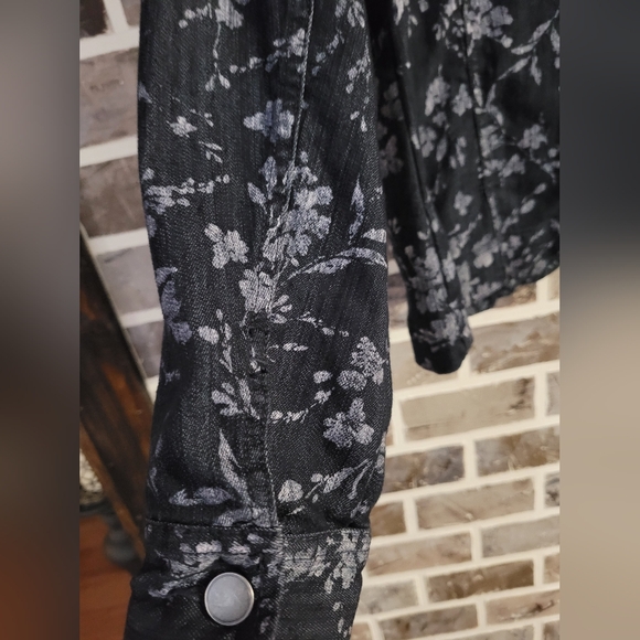 Floral Patterned Denim Jacket - Picture 5 of 8